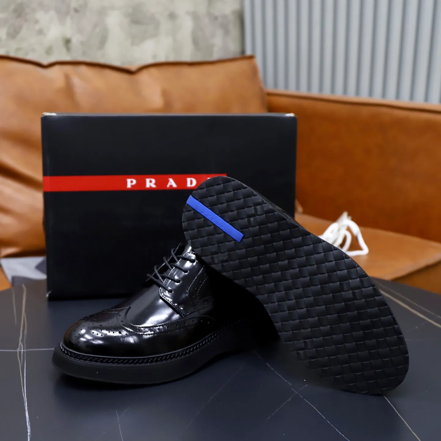 Ex-factory price: 640💰🙅‍♂️🙅‍♂️🙅‍♂️Cowhide Brand: PRADA Standard code: 38-44 (45 customized) Grade: Same as the official website Material: Original high-grade cowhide surface, cowhide lining, non-slip, soft and wear-resistant outsole Style category: Men's fashionable casual boots, distinguished luxury brand elements, top luxury Color: actual picture color